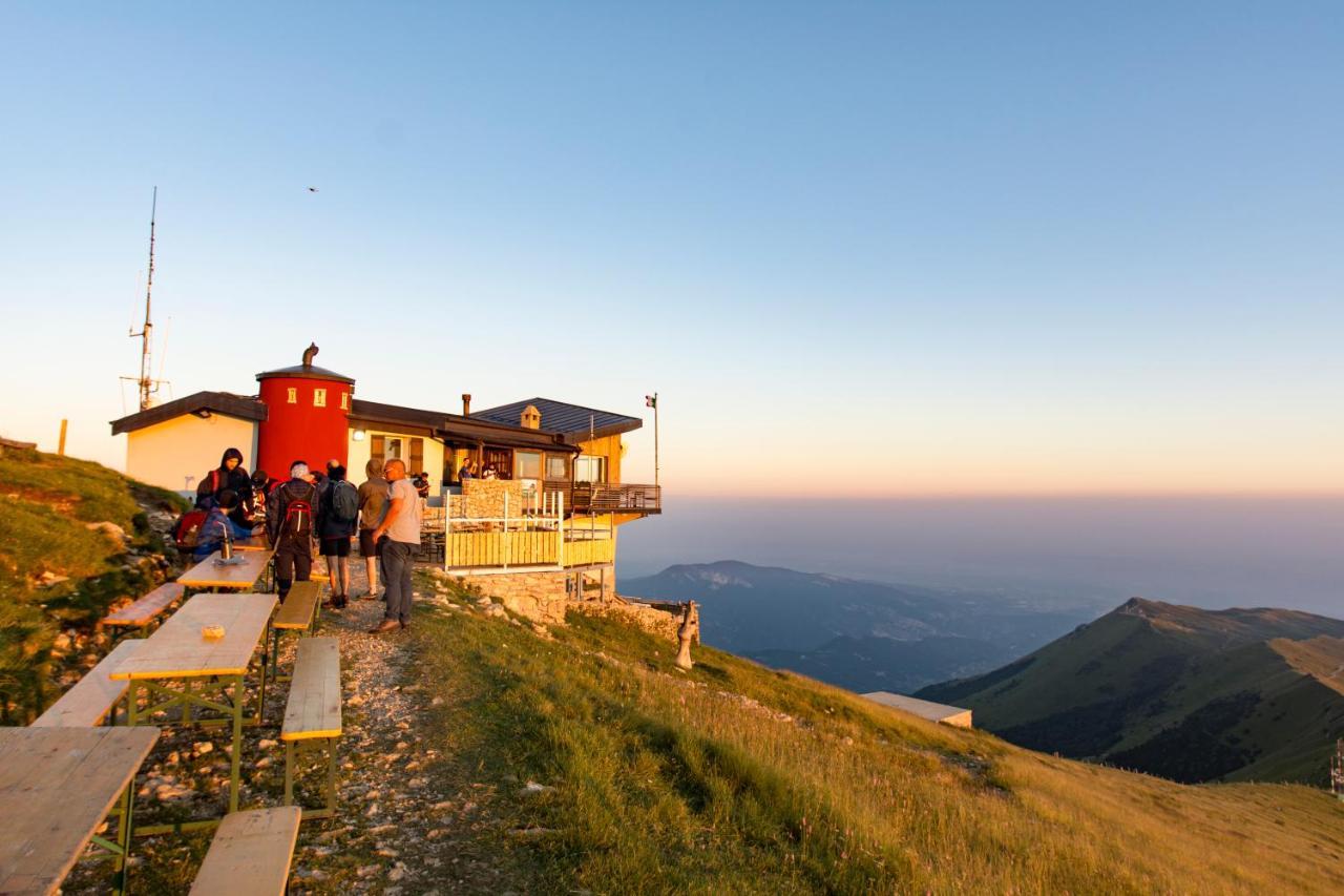 Rifugio Chierego - 1911M Hotel เบรนโซเน ซูล การ์ดา ภายนอก รูปภาพ
